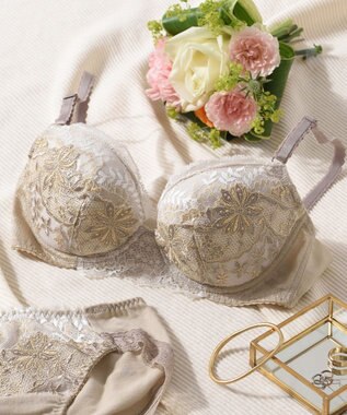 Wing 【スキマフィットブラ】　すきまを埋めてボリュームアップ　ふわふわもちもち触感　ウイング／ワコール　KB2362 ベージュ