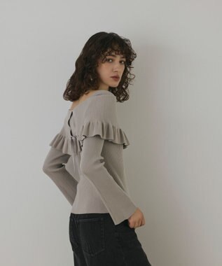 GRACE CONTINENTAL オフショルフリルニットトップ グレー