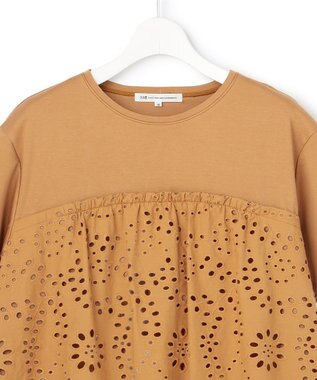 23区 【先行予約】カットワークエンブロイダリー スカラップヘム トップス キャメル系