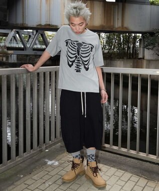 WEGO 【ユニセックス着用ITEM】ブリーチボーングラフィックT（SS） グレー