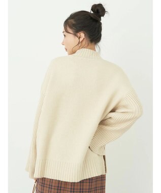 earth music&ecology 袖ボタンニットプルオーバー Ecru