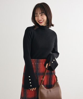 Green Parks ・ｓｗｉｎｇ　ｂｙ　袖パールボタンフレアリブニット