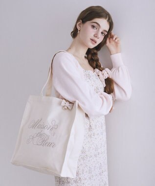 Maison de FLEUR ブランドロゴ刺繍スクエアトートバッグ