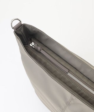 Y'SACCS ツイルナイロン　カーブショルダー　Mサイズ グレージュ
