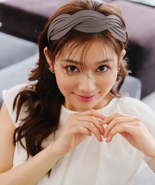 Tiaclasse ツイストデザインブレイドカチューシャ レザーモカ(幅広タイプ）