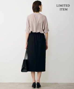 ICB L 【先行予約・WEB限定】BackSatinAmunzen 5分袖キーネックブラウス ヘイズピンク×スクエアビット柄