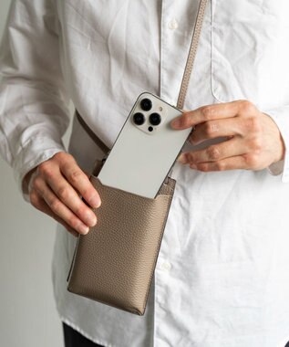 Atelier nuu 本革 スマホショルダー グレージュ