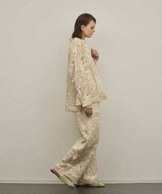 GRACE CONTINENTAL パネル刺繍シャツ キナリ