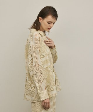 GRACE CONTINENTAL パネル刺繍シャツ キナリ