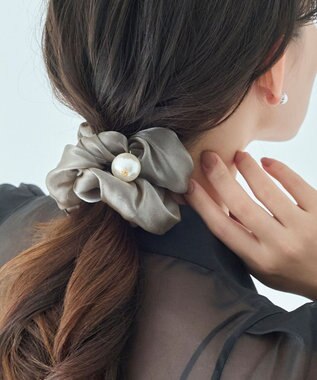 Phoebe ボリューミーシアーシュシュ　グレー/パール/大ぶり