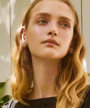 TOCCA GLITTER RIBBON EARRINGS イヤリング シルバー×パール系