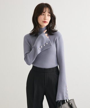 Green Parks ・ｓｗｉｎｇ　ｂｙ　袖パールボタンフレアリブニット