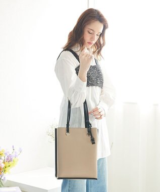 style code 【MERCURYDUO/マーキュリーデュオ】メタルアイレット　縦長トートバッグ 推し活ラージバッグ 縦長ショルダーバッグ ベージュ