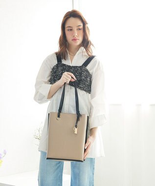 style code 【MERCURYDUO/マーキュリーデュオ】メタルアイレット　縦長トートバッグ 推し活ラージバッグ 縦長ショルダーバッグ ベージュ