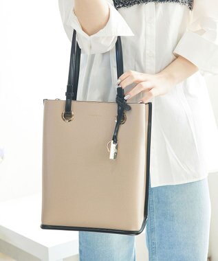 style code 【MERCURYDUO/マーキュリーデュオ】メタルアイレット　縦長トートバッグ 推し活ラージバッグ 縦長ショルダーバッグ ベージュ