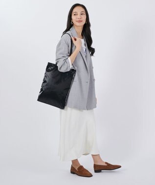 LeSportsac VERTICAL CITY TOTE/アップタウンブラックシャイン/ブラック アップタウンブラックシャイン/ブラック