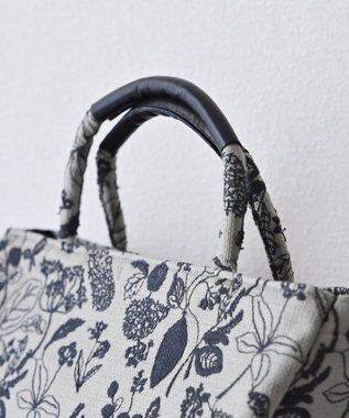 AND WOOL 筆記帳刺繍の半円バッグ グレー