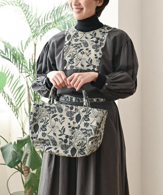  筆記帳刺繍の半円バッグ