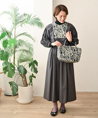 AND WOOL 筆記帳刺繍の半円バッグ グレー