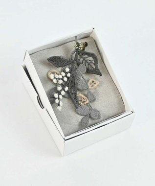 AND WOOL ミモザ刺繍のイヤリング