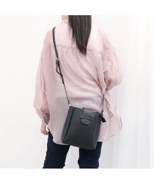 UNBILLION 【テレビ ドラマ着用アイテム】カシュカシュ cachecache / 3つ口縦型ショルダーバッグ ブラック