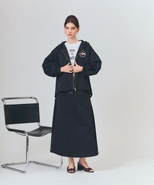 エンブレムフーディ