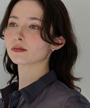 Phoebe ロマンティックビジューバタフライフープピアス　ローズゴールド ローズゴールド