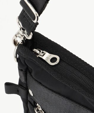 Y'SACCS テープデザイン　トラベルポシェット ブラック