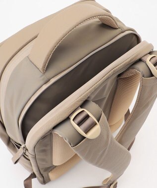 Y'SACCS 【MADE IN JAPAN】　WELLBA　人間工学バックパック　Mサイズ グレージュ