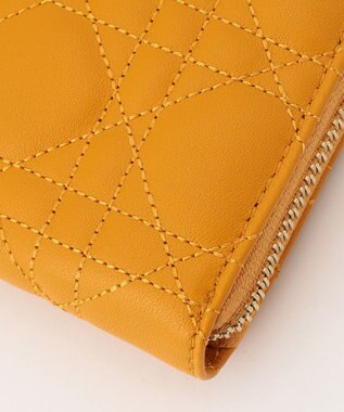 LA BAGAGERIE シープキルティング　ラウンドウォレット マスタード