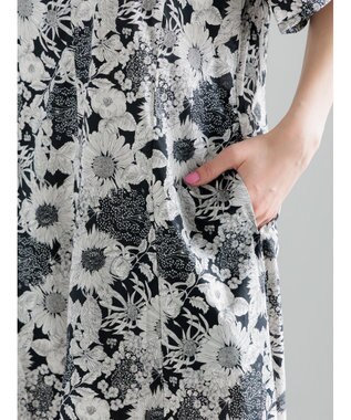 Te chichi 【LIBERTY FABRICS】Vネックフレアワンピース ブラック