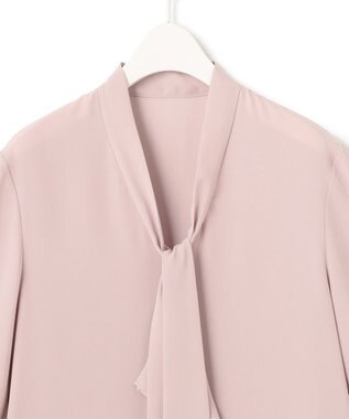 ICB L 【接触冷感・UVケア・速乾・洗える】BackSatinAmunzen 5分袖Vネックボウタイブラウス ヘイズピンク系