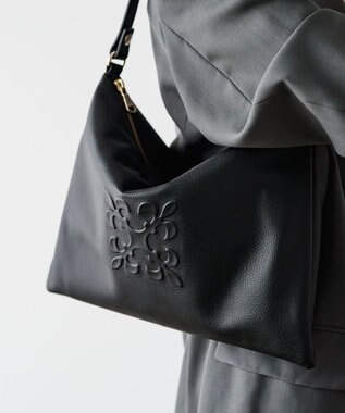 russet エンボスモノグラム ソフトレザーショルダーバッグ(CE-1547) Black