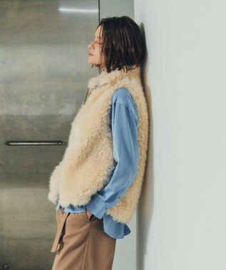 YECCA VECCA カーリーファーZIPジレ Beige