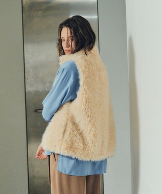 YECCA VECCA カーリーファーZIPジレ Beige