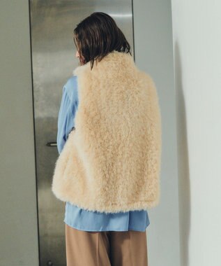 YECCA VECCA カーリーファーZIPジレ Beige