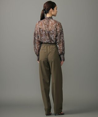 自由区 ペイズリープリントボウタイ ブラウス モカ