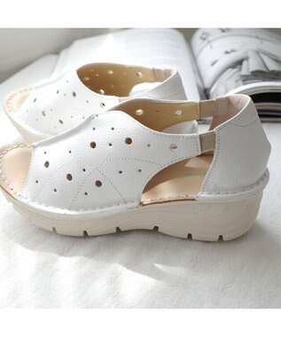 Pointer 本革 超軽量厚底パンチングサンダル ホワイト