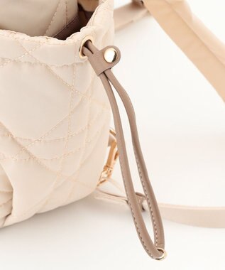 LA BAGAGERIE グリッドキルティングリュック アイボリー