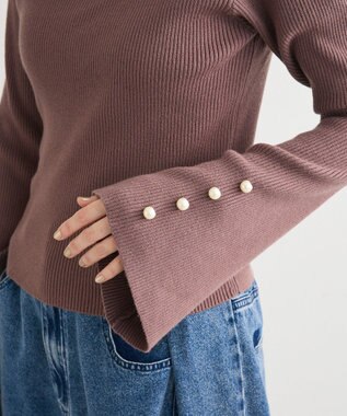 Green Parks ・ｓｗｉｎｇ　ｂｙ　袖パールボタンフレアリブニット Mocha
