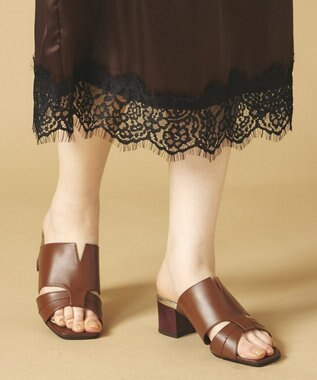 Dominic3 型押しヒール レザーVカットミュール ブラウン