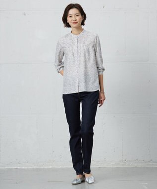 J.PRESS LADIES 【洗える】ポリエチレンスパンブロードフラワープリント ブラウス ベージュ×サックスブルー系