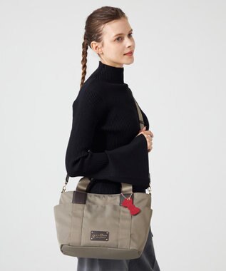 LA BAGAGERIE 【LA BAGAGERIE×HELLO KITTY】リボンチャーム付き　デイリートート　Sサイズ グレージュ