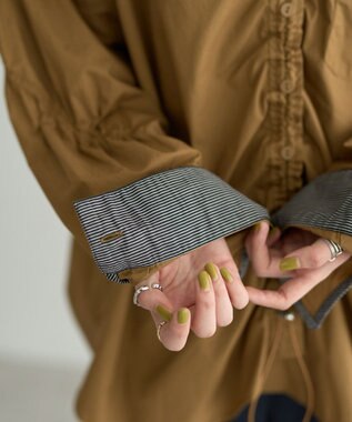 YECCA VECCA ドロストデザインギャザーシャツ Camel