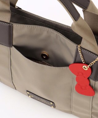 LA BAGAGERIE 【LA BAGAGERIE×HELLO KITTY】リボンチャーム付き　デイリートート　Sサイズ グレージュ