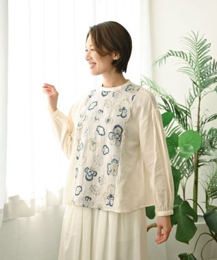 muuc 〈遠州織物の工場で織られた上質なコットン生地〉ビオラ刺繍切り替え ボリューム袖 プルオーバーブラウス オフホワイト