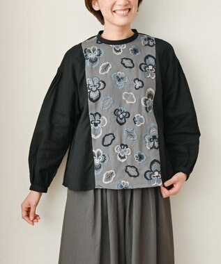 muuc 〈遠州織物の工場で織られた上質なコットン生地〉ビオラ刺繍切り替え ボリューム袖 プルオーバーブラウス ブラック