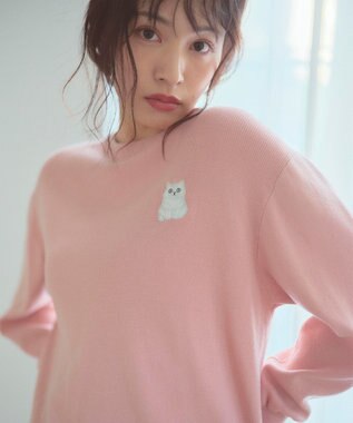 Feroux 【猫カフェMOCHAコラボ】しらたまくん刺繍 ニット ピンク系