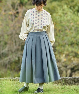 muuc 〈遠州織物の工場で織られた上質なコットン生地〉あじさい小花柄刺繍切り替え ボリューム袖 プルオーバーブラウス ベージュ