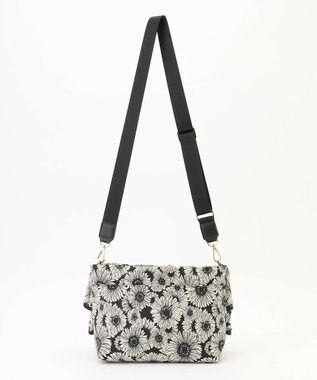 TOCCA 【美人百花掲載】【新色登場】FRILL POCHETTE ポシェット ブラック系1